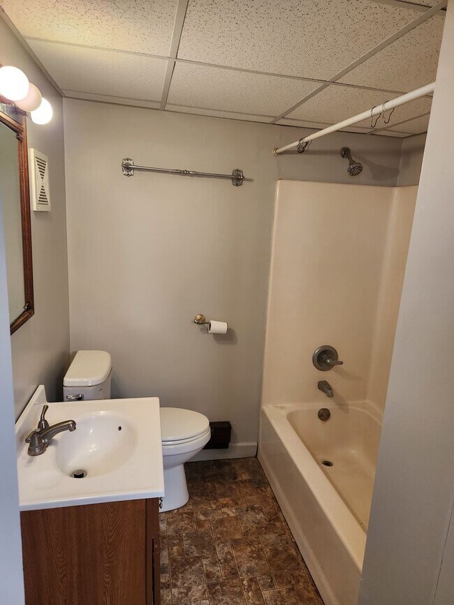 Building Photo - 405 12th St NW
