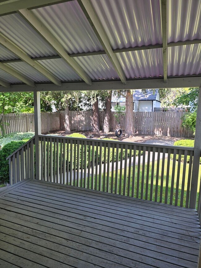 Building Photo - Beautiful home in desirable Riverside Harbor.