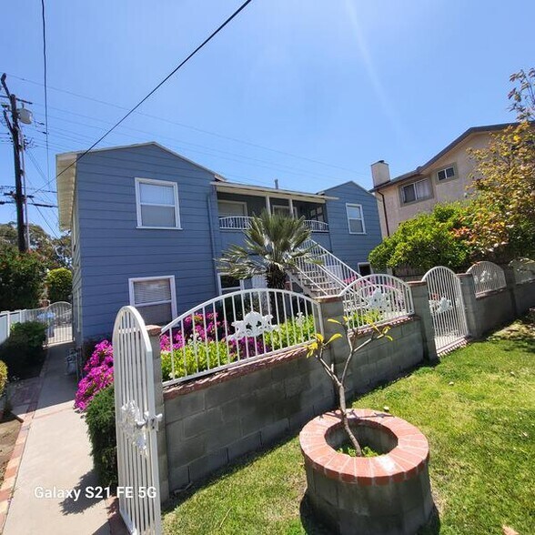 Building Photo - 2104 Cabrillo Ave
