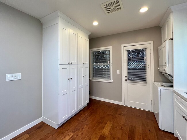 Building Photo - TENTATIVELY RENTED 2 Bedrooms, 1 Bathroom ...