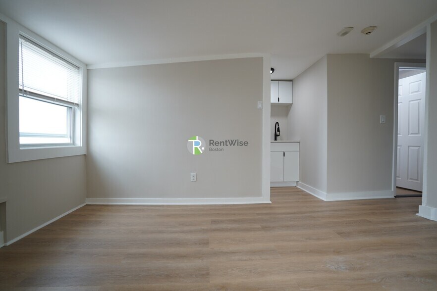Building Photo - 142 Dorchester St