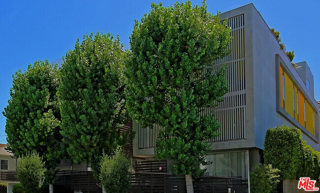Building Photo - 123 Kings Rd