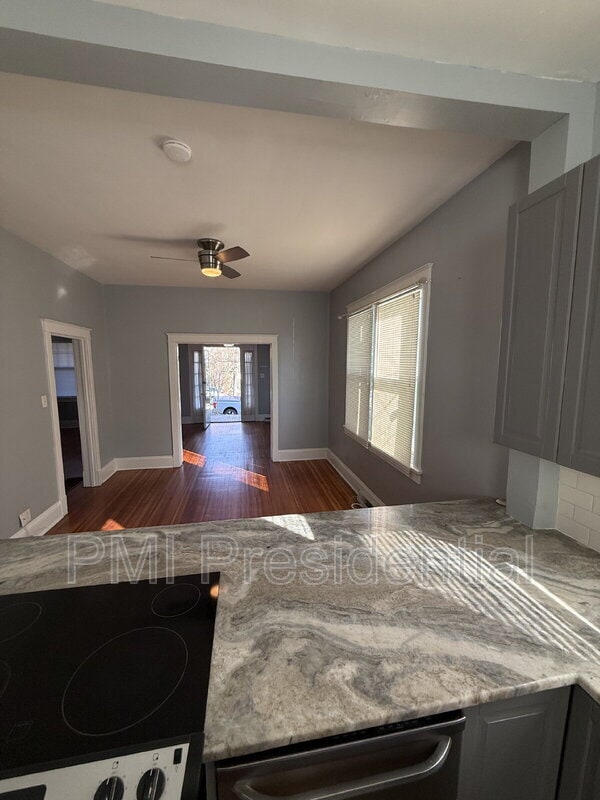 Building Photo - 608 W 19th St