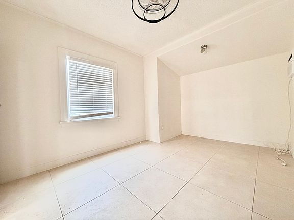 Building Photo - Updated home