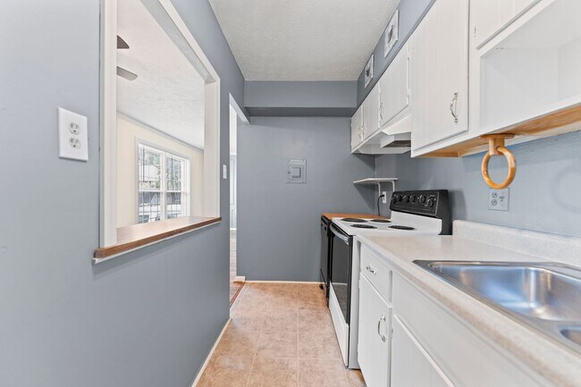 Building Photo - 2 bedroom 1 bath unit for rent in the High...