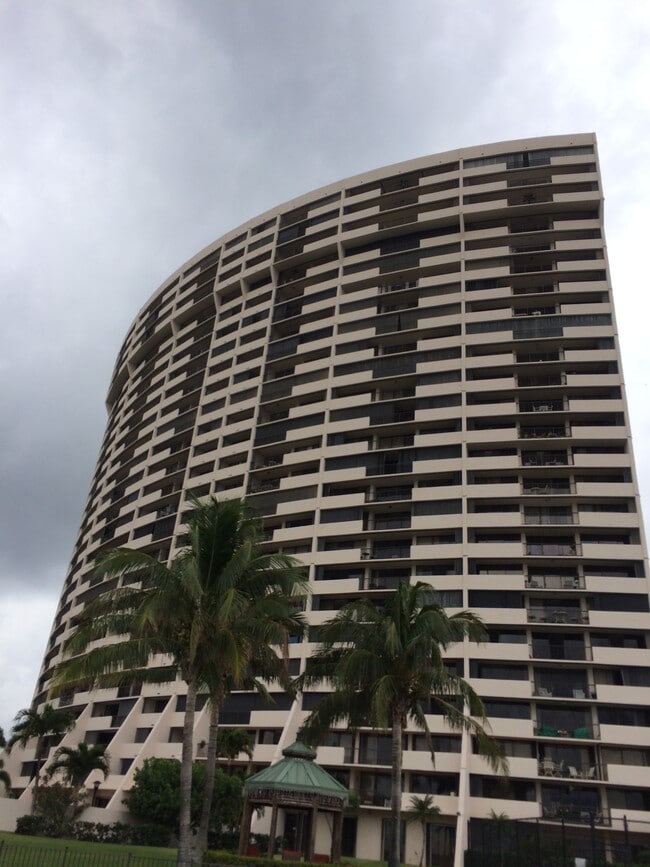 Building Photo - 5200 N Flagler Dr