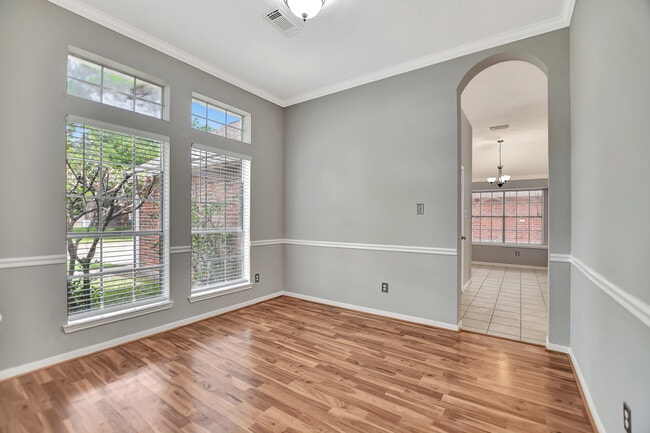 Building Photo - 15118 Red Cedar Cove Ln