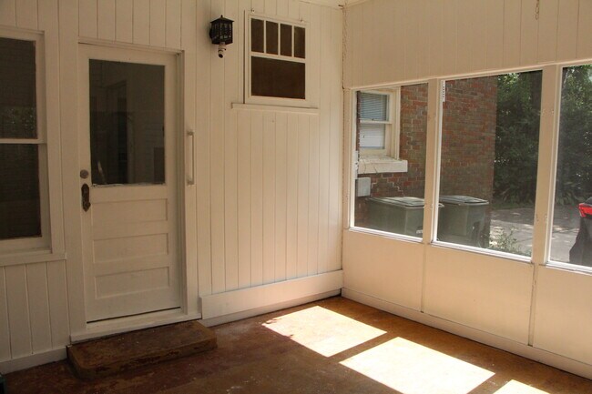 Building Photo - 2370 Harrison Ave