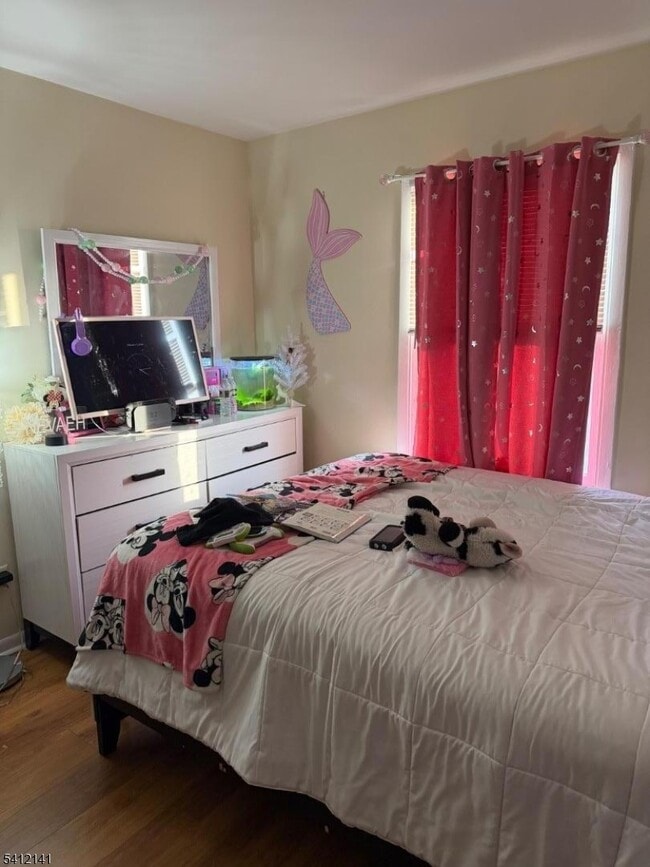 Building Photo - 43 Chestnut St