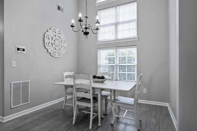 Building Photo - 11 Cobblestone Dr NW