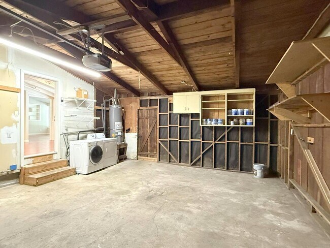 Building Photo - Sprawling Westside Walnut Creek Ranch Home...