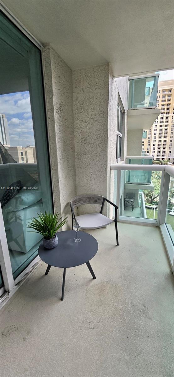 Building Photo - 347 N New River Dr E