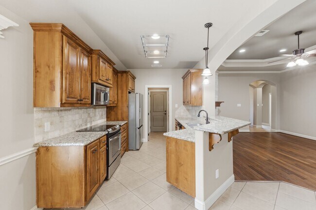 Building Photo - Spacious 3 Bed, 2 Bath House in Edelweiss Gartens Available Now!