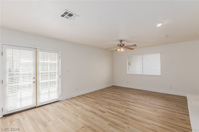 Building Photo - 861 Vegas Valley Dr
