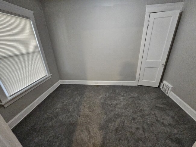 Building Photo - 2032 W 98th St