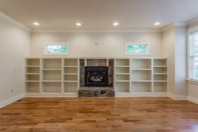 Building Photo - Adorable 3 bedroom home!