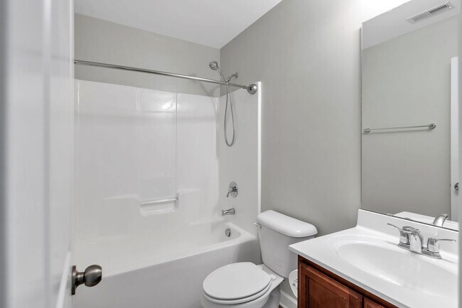 Building Photo - 303 Sinclair Ln
