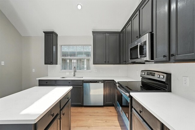 Building Photo - 10405 Belfort Dr