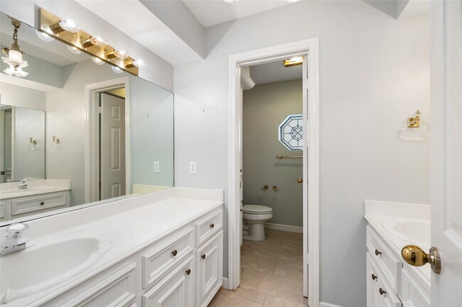 Building Photo - 106 River Oaks Dr