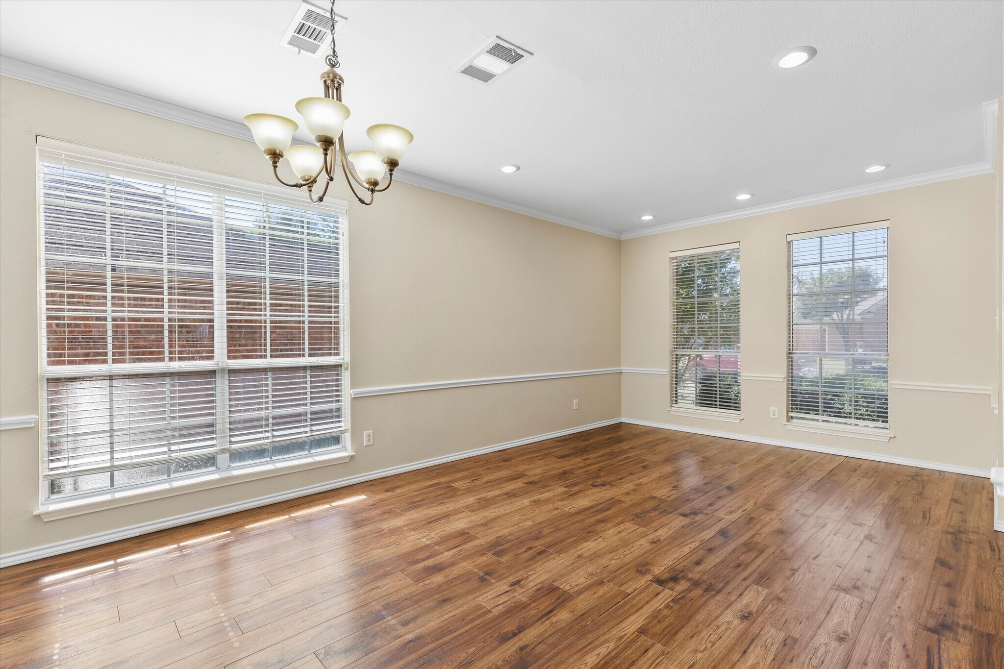 Building Photo - 2028 Austin Dr