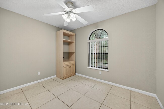 Building Photo - 3945 Oak St