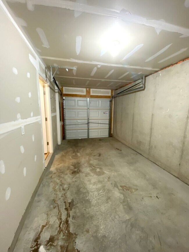 Building Photo - JUST REDUCED!!!!  3 Bedroom Townhome in Waynesboro!