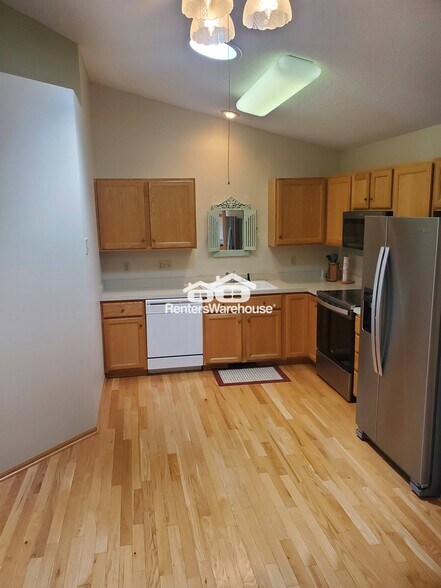 Building Photo - 9754 Yucca Ln N