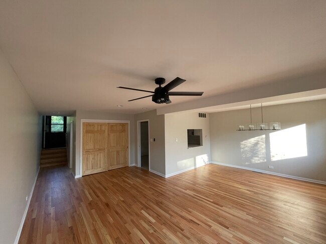 Building Photo - 725 Hibbard Rd