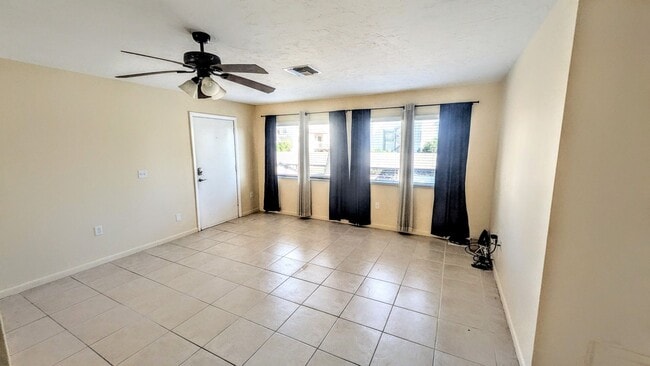 Building Photo - 2 BED 1 BATH CONDO ON SIESTA KEY **ALL UTILITIES/WIFI INCLUDED**