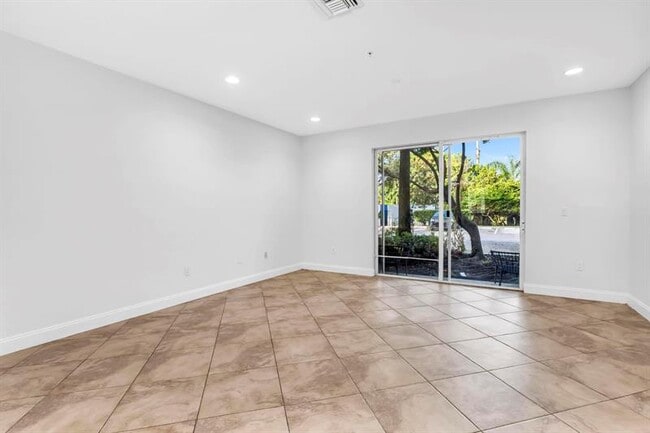 Building Photo - 5030 SW 126th Ave