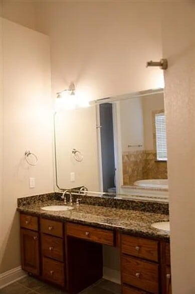 Building Photo - 13 Stonebrook Ct