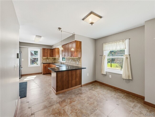 Building Photo - 429 Lionel Ave