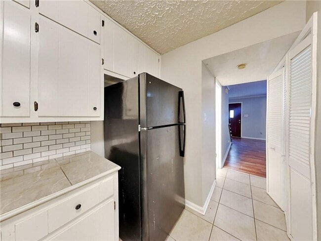 Building Photo - 2140 Kings Gate Cir SW