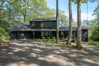 Building Photo - 118 Lake Dr