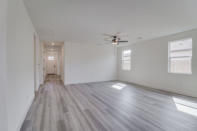Building Photo - 8208 Dreamside Ave
