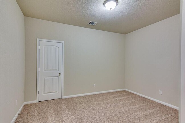 Building Photo - 309 Naset Dr