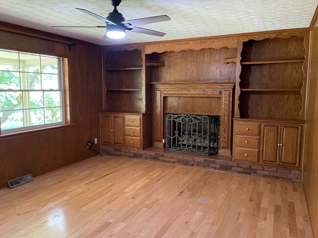 Building Photo - Beautiful 2 Bed, 2 Bath home located in Seagrove. (Handicap accessible)