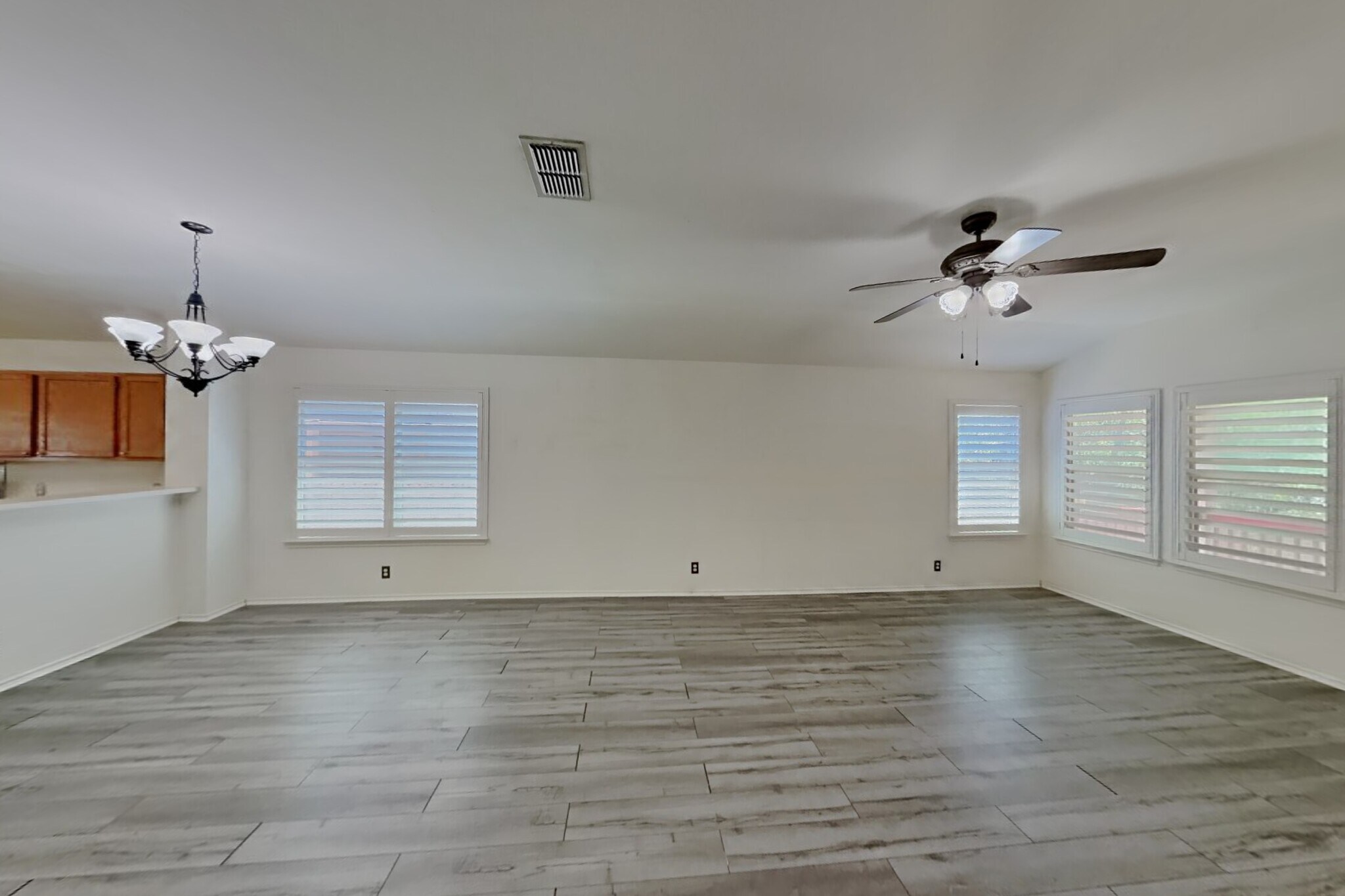Building Photo - 4611 Echo Lake Dr