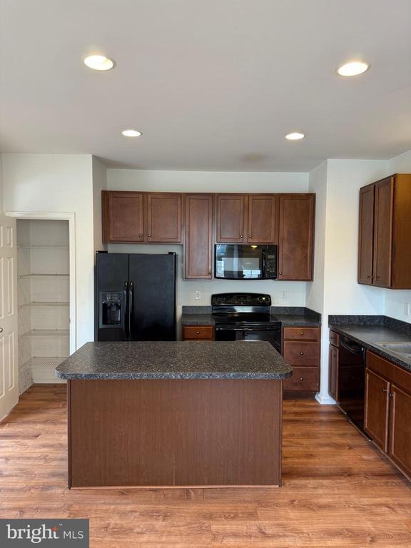 Building Photo - 120 Woodman Ct