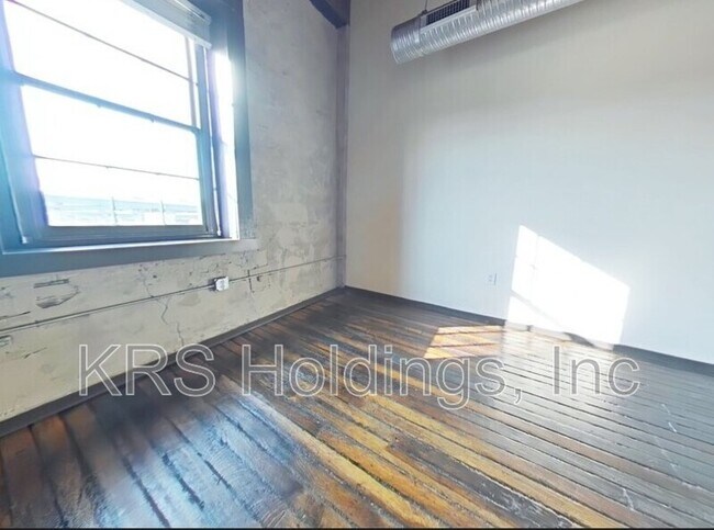 Building Photo - 302 Goshen St