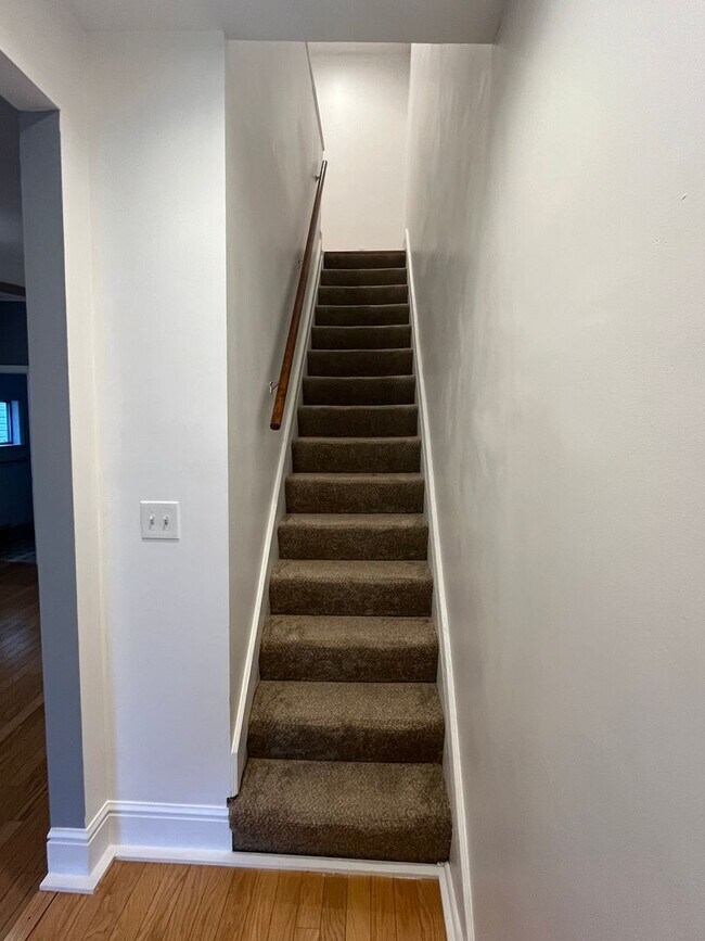 Building Photo - 418 Noble St