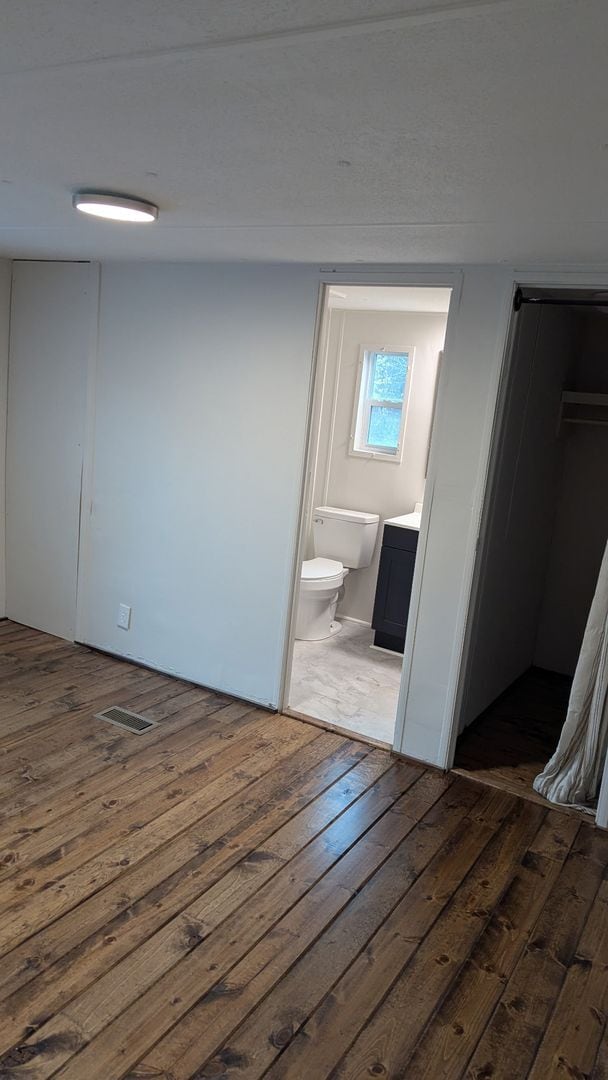 Building Photo - 2 Bedrooms and 2 Bathroom Mobile home