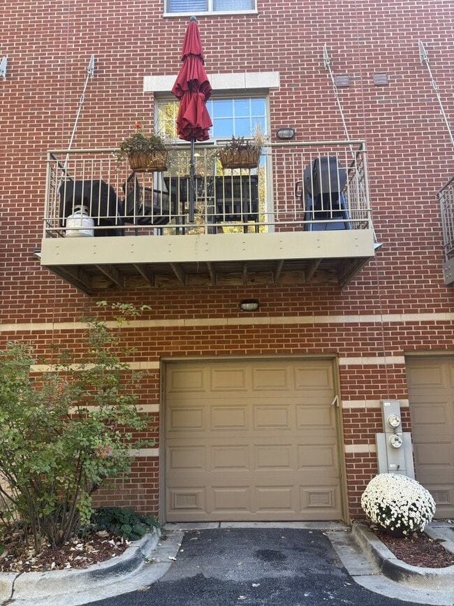 Building Photo - 854 N Ogden Ave