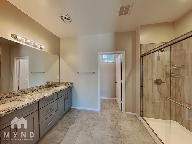 Building Photo - 1818 W Pollack St