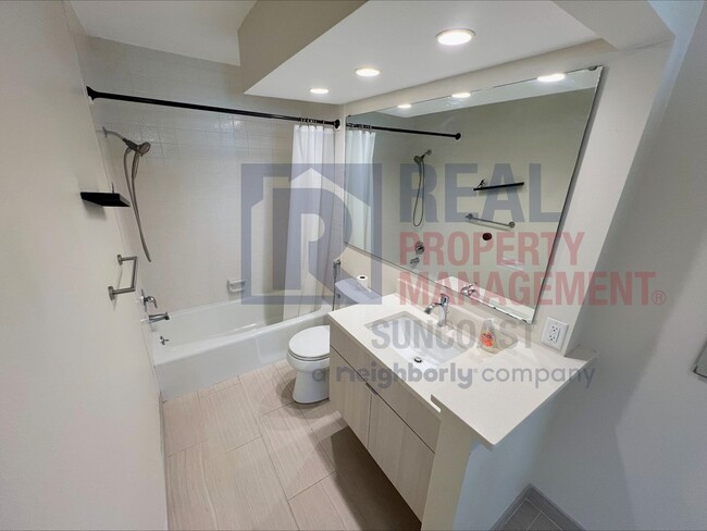 Building Photo - 936 N Beneva Rd