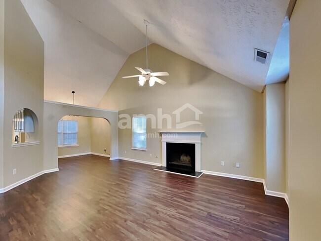 Building Photo - 4810 Lake Park Ter