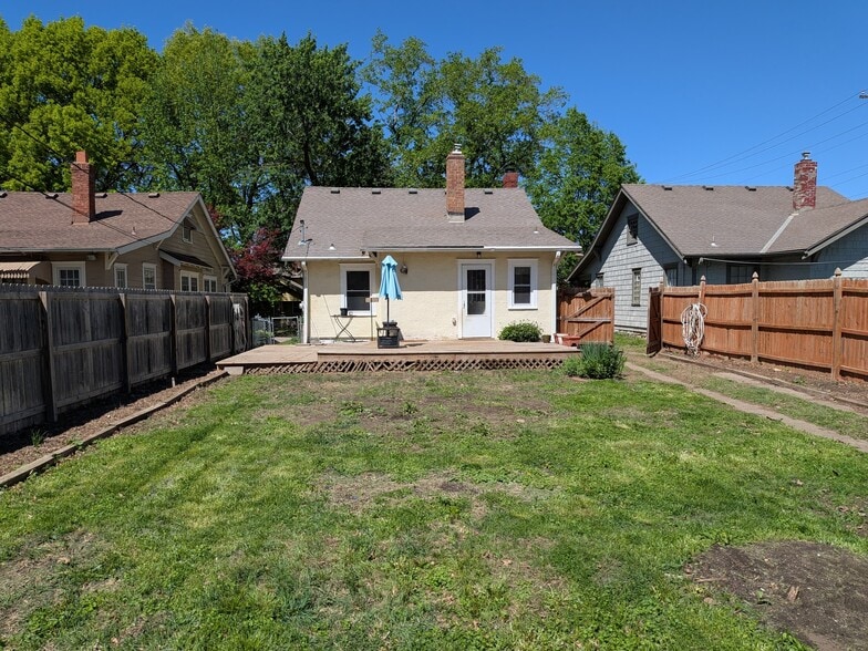 Building Photo - 1021 E 76th St