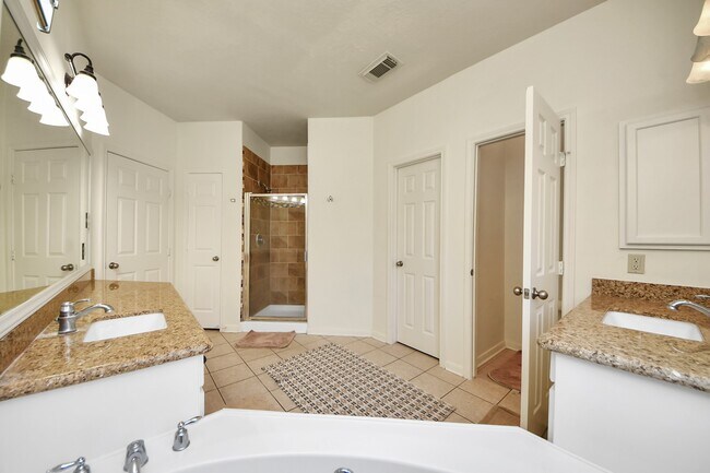 Building Photo - 30214 Vinebriar Dr