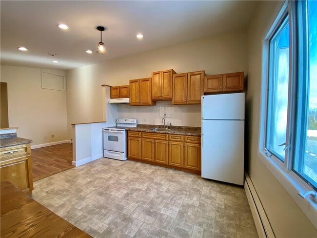 Building Photo - 16 Clearview Ave