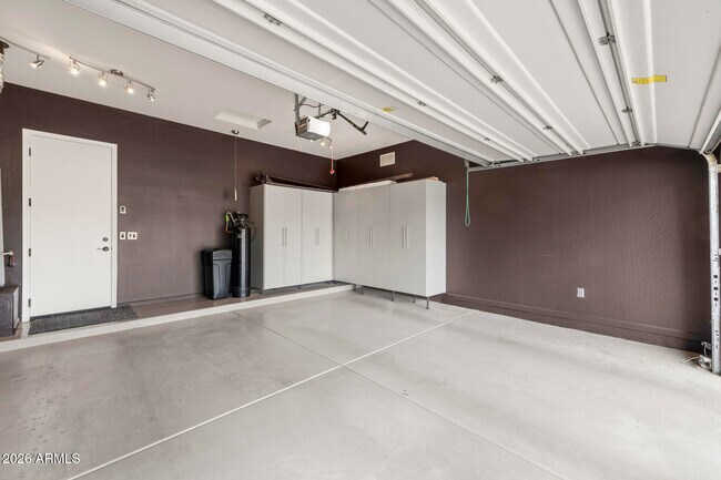 Building Photo - 3653 E Sands Dr